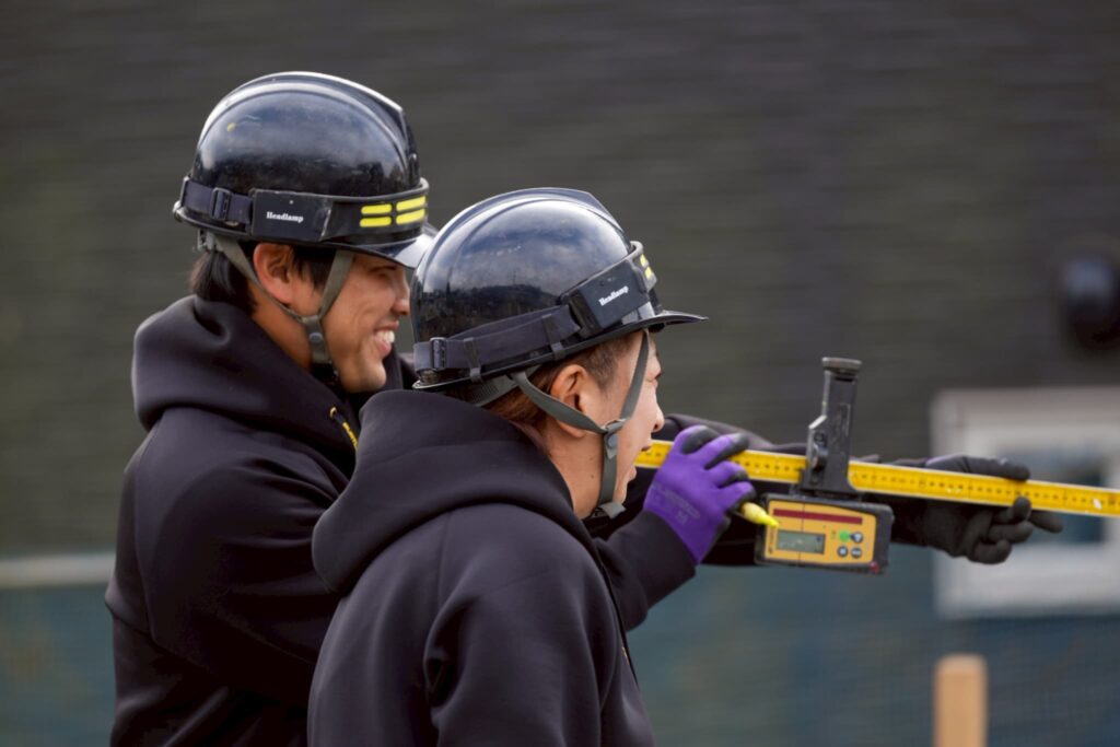 談笑をしている職人